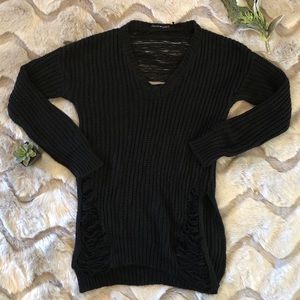 🔴 Long Black Frayed Sweater in Size Large